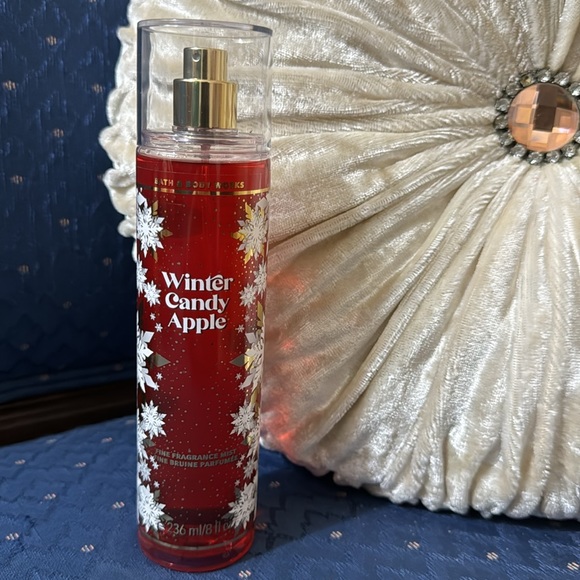 BATH & BODY WORKS SET. . . WINTER CANDY APPLE SCENT - Picture 3 of 6